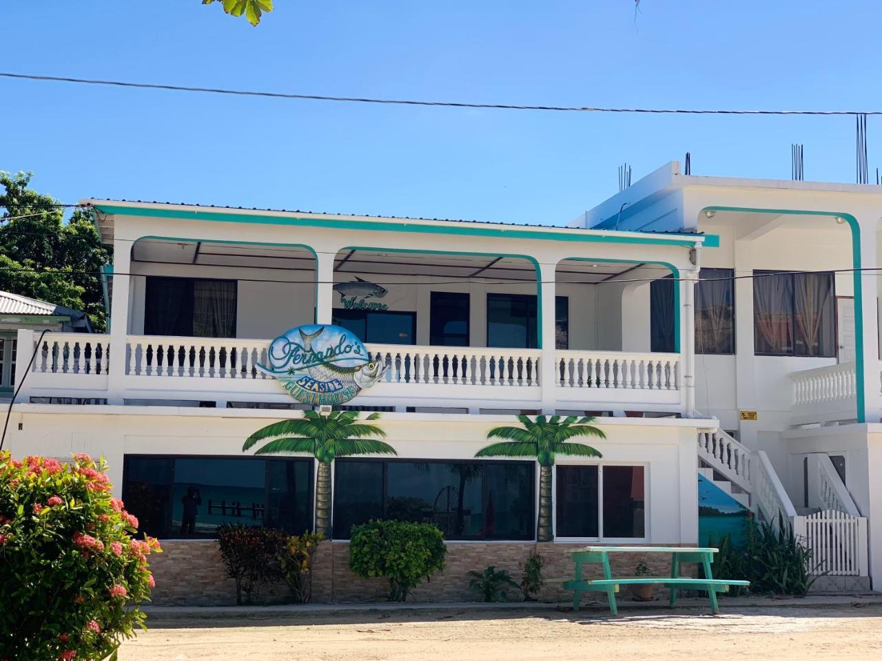 Fernando'S Seaside Hotel Sarteneja Exterior photo